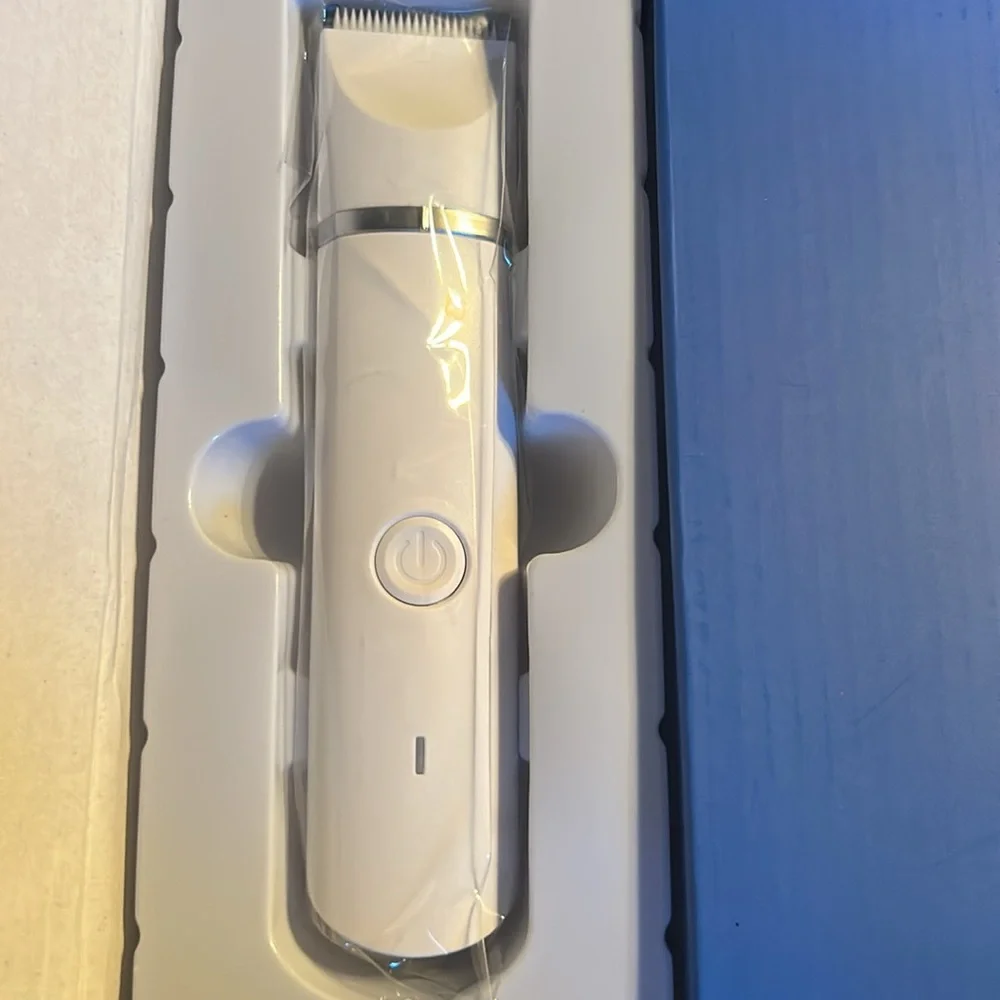 Pet Trimmer with Ergonomic Design
